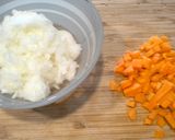 Foto del paso 1 de la receta: Albóndigas de pollo y pavo en salsa de tomate casera