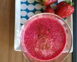A picture of step 2 of Beetroot, carrot, strawberries and grapes smoothie.