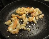 A picture of step 2 of Stir-fried Brussels Sprouts and Prawns with Garlic.