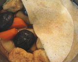 A picture of step 4 of Black Hanpen Fish Cake Stew.