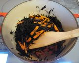 A picture of step 3 of Stir-fried and Braised Hijiki Seaweed and Soy Beans.