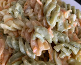 Foto del paso 4 de la receta: Ensalada de pasta con aliño de salsa de yogur y aguacate 🥑🥗