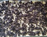 A picture of step 6 of Oreo Dirt Pudding.