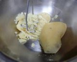 A picture of step 2 of One and a half potato / gnocchi in pesto sauce.