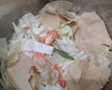 Gambar langkah 2 resipi Sayur Lemak Kobis Campur Fucuk.