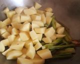 सरसों ग्रेवी सहजन आलू सब्जी(Sarso Gravy Sehjan Aloo Sabji recipe in hindi) रेसिपी चरण 2 फोटो