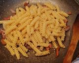 Foto del passaggio 3 della ricetta Fusilli con crema di ricotta guanciale pecorino e pepe nero
