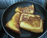 A picture of step 5 of Hanamaru French Toast--Use Up All the Egg Mixture!.