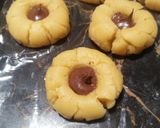 Foto langkah ke 4 dari resep Sunflower Cookies (Takaran Sendok).