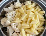 A picture of step 4 of Aloo Gobhi Matar Ki Sabzi.