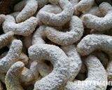 Vaníliás kiflik recept fázis 4 fotója