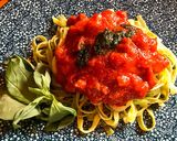 Foto del paso 7 de la receta: Tagliatelle de espinacas al huevo, salsa de tomate y concentrado de albahaca 🌿