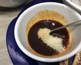 A picture of step 1 of Caramelized Spicy Anchovies / Ikan Bilis.