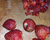 Foto langkah ke 1 dari resep Selai Strawberry ~niQniQ Kitchen.