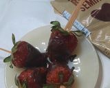 Foto del paso 3 de la receta: Frutillas bañadas con chocolate
