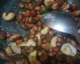 A picture of step 4 of Poha namkeen.