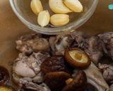 【雨來菇菇雞湯麵】必學‼低熱量料理✨雨來菇菇雞湯麵口感豐富又營養的食譜步驟2照片