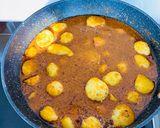 A picture of step 5 of Dum aloo (baby potato curry).