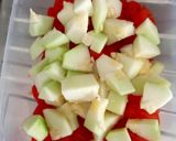 Foto del passaggio 1 della ricetta Insalata di pomodori e cetrioli e feta e indivia