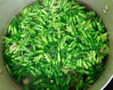 Hình bước làm 4 của món Canh Bông Thiên Lý Nấu Thịt Nạc Xay