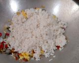 Foto langkah ke 3 dari resep Nasi Goreng Daun Jeruk.