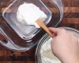 A picture of step 1 of Strawberry ice box cake.
