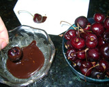 Foto del paso 2 de la receta: Las 12 uvas de las 12 y cerezas bañadas en chocolate