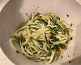 Foto del paso 4 de la receta: Sopa de cubitos con quinoa negra y fideos tostados