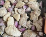 Foto langkah ke 3 dari resep Ayam Oseng Bawang.