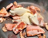 Une image de l'étape 2 de Escalopes de dinde aux champignons de Paris et à la crème.