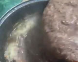 Foto del paso 1 de la receta: Frijoles negros con pollo empanizado y pasta roja