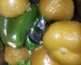 A picture of step 3 of Standard salsa verde cruda vs salsa verde.