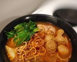 A picture of step 4 of Bún bò Huế.