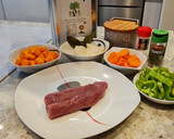 Foto del paso 1 de la receta: Solomillo de cerdo en salsa de verduras