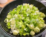 Une image de l'étape 5 de Noix de Saint Jacques à la fondue de poireaux.
