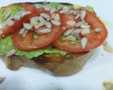 Foto del paso 1 de la receta: Tostada de aguacate🥑🥑🍅🍅