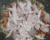 Foto langkah ke 5 dari resep Ayam Suwir Daun Jeruk.