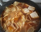 Foto langkah ke 5 dari resep Sunbuudijjae - Sup tahu korea.