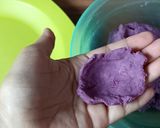 Foto langkah ke 3 dari resep Bola-bola Ubi Ungu isi Coklat.