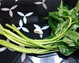 蒜炒溫泉空心菜的食譜步驟1照片