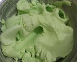 Foto langkah ke 2 dari resep Semprit pandan simple dan mudah.