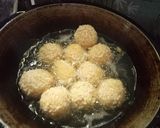 Foto langkah ke 6 dari resep Bola-bola nasi simple.