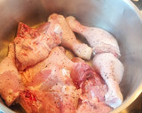 Foto del paso 2 de la receta: Pollo guisado a la cerveza, con verduras y patatas