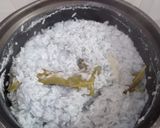 Foto langkah ke 3 dari resep Nasi Uduk Bunga Telang.