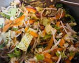 Foto del paso 2 de la receta: Wok de vegetales, pollo y lentejas Red 🥦🥕🍗en UK 🇬🇧 (súper express)