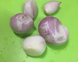 รูปขั้นตอนการทำที่ 2 ของ ต้มยำไก่ใส่เห็ดนางฟ้า น้ำใส