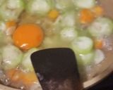 Foto langkah ke 3 dari resep Sayur Bening Oyong Wortel Telur.
