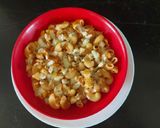 A picture of step 3 of Chicken macaroni cheese with red and white sauce.
