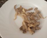 A picture of step 5 of Oyster mushroom Chinese stir fry.