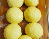 A picture of step 4 of Minced meat and cheese stuffed buns.